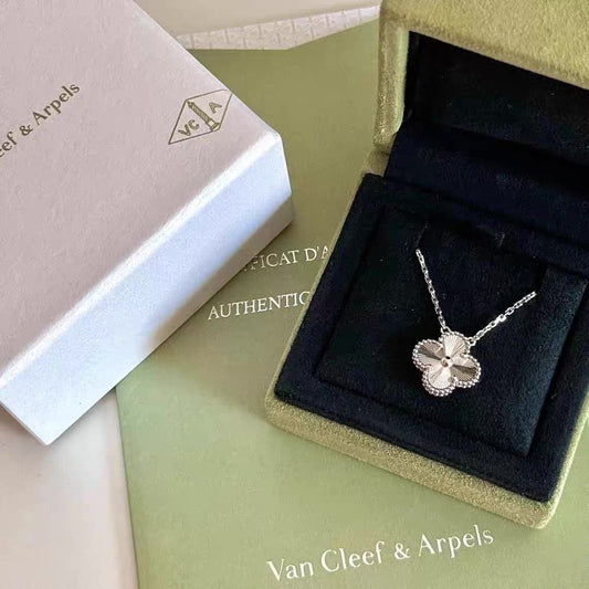 Clover necklace(Anchor development)